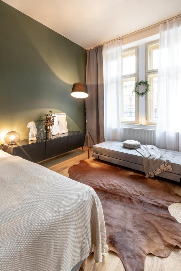 Turnkey I Main Bus Station Apartment Prag