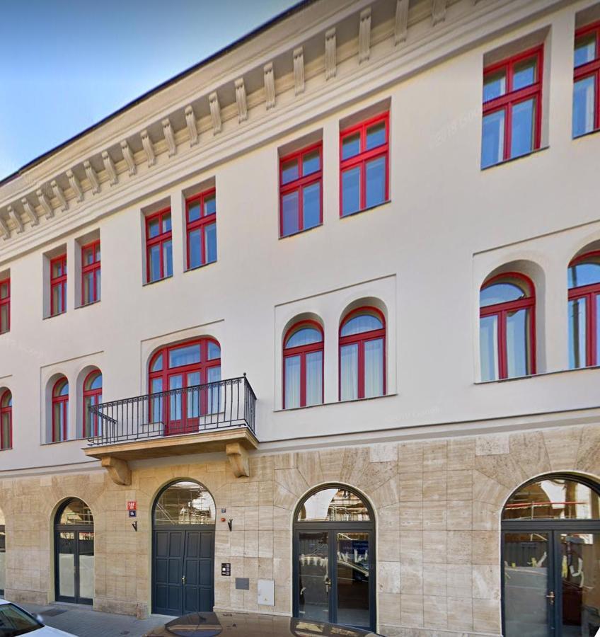 Turnkey I Main Bus Station Apartment Prag